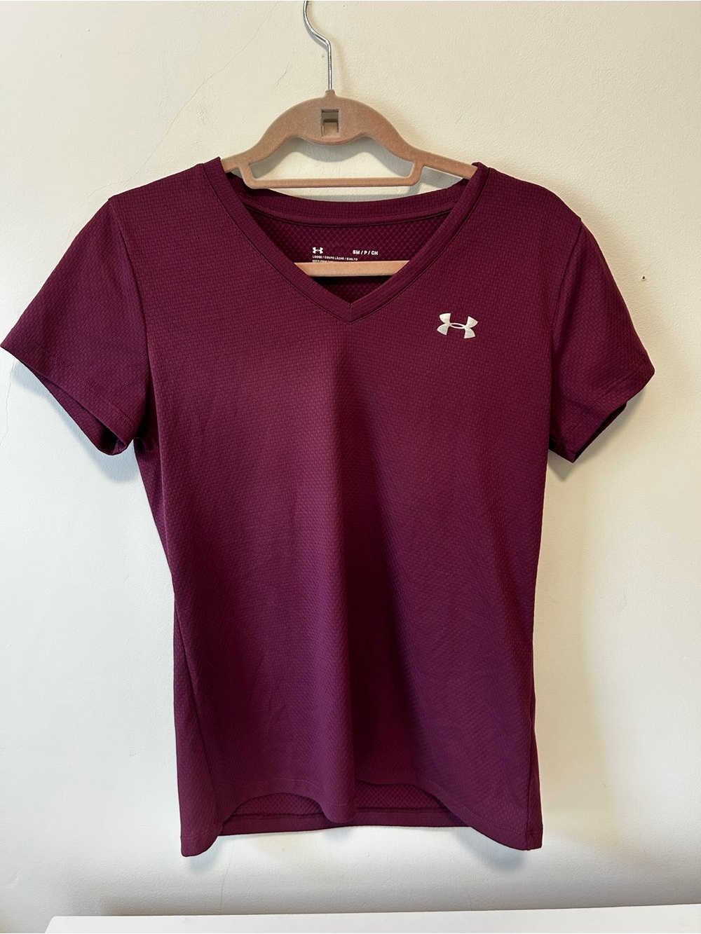 Under Armour Women’s Maroon V-Neck Short Sleeve Performance Tee